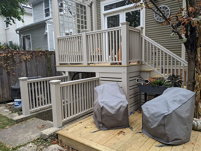 Edgewater Glen Deck With Trellis and Built-In Seating